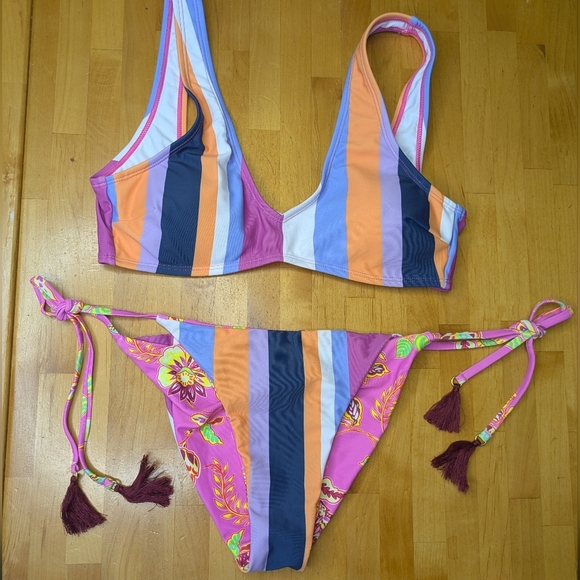 Reversible Festival Vibes Striped Floral Bikini Set Size S NWOT - Picture 8 of 10